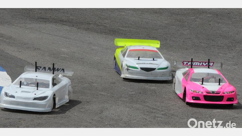 Die Klasse Tamiya TT01 ist eine kostengünstige Jugend- oder Einsteigerklasse, trotzdem legen die leichten Rennwagen ordentliche Geschwindigkeiten vor. In den engen Kurven geht es gehörig zur Sache. Bild: gf