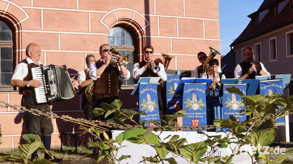Die Birgländer Musikanten eröffneten das 6. Bayerische Kneipenclubbing Biorg aaf, Birg o. Bild: mfh