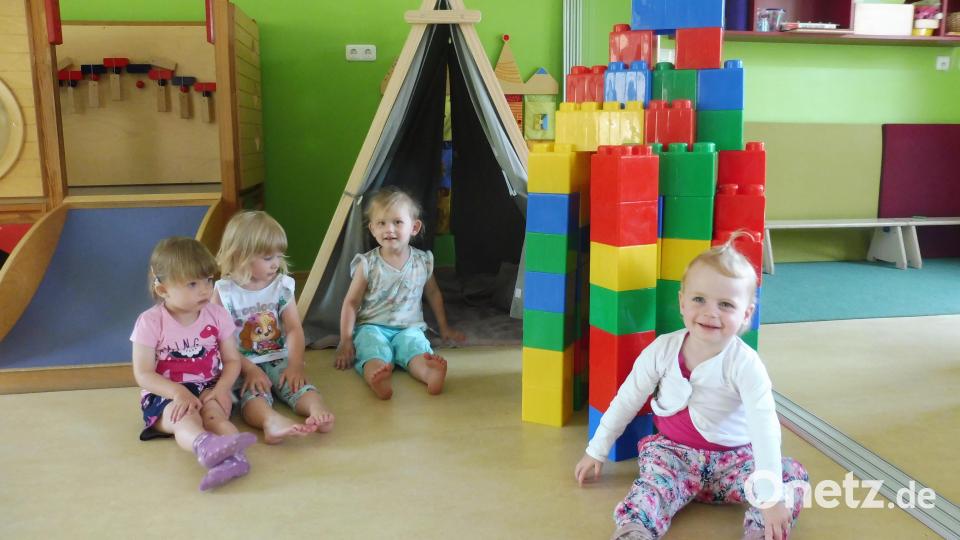 Für die Krippenkinder sind mit dem Erlös ein Zelt und Bausteine angeschafft worden. Bild: Annalena Lacher/exb