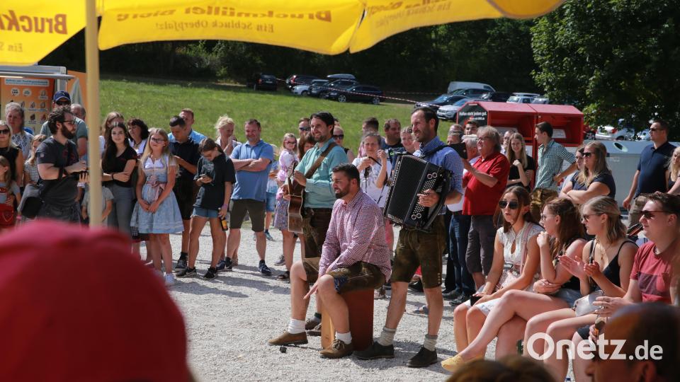 d&#039;Hohlweglauerer spielten zünftig auf Bild: egl