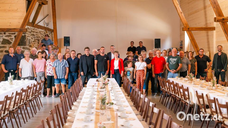 Die Gruppe besichtigte auch den Eventstodl im Mühlenhof Mähring. Bild: Amt für ländliche Entwicklung Oberpfalz/exb
