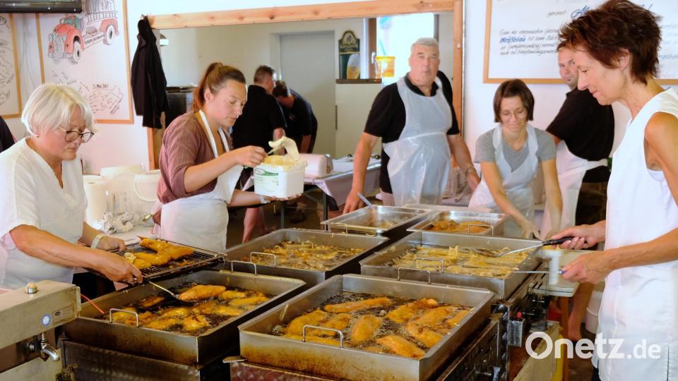 Hier entstehen die Leckerbissen des Speisenangebotes. Bild: mab
