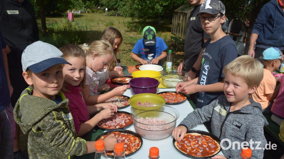 Eine Pizza schmeckt gleich noch mal so gut, wenn sie selbst zubereitet wird. Bild: jr