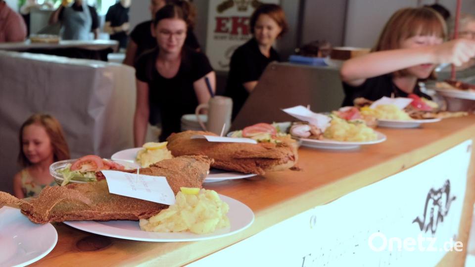 Der gebackenen Karpfen ist ein fester Bestandteil der Oberpfälzer Festküche. Bild: mab
