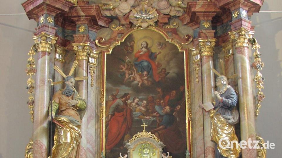 Der Hochaltar der Frohnberg-Kirche feiert die Aufnahme Mariens in den Himmel. Bild: mma