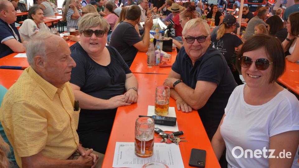 Über großes Besucherinteresse freute sich die Feuerwehr Mitterteich beim Sommerfest. Bild: jr