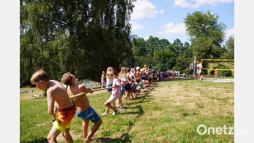 Seilziehen beim Spielenachmittag des Landvolks Bild: fvo