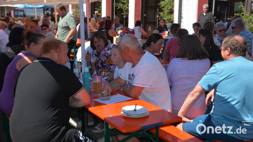 Über großes Besucherinteresse freute sich die Feuerwehr Mitterteich beim Sommerfest. Bild: jr