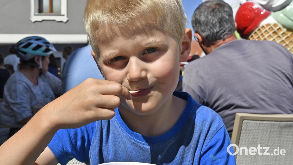 Bild: Hartl
Oberpfalz-Meiden Eistournee bei Eis Europa in 
Sulzbach-Rosenberg Bild: Petra Hartl