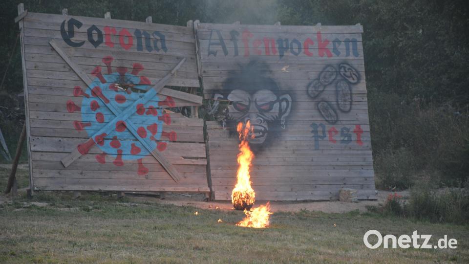 Die Seuchen wurden erfolgreich bekämpft, das Geschoss traf die symbolischen Ziele Affenpocken und Corona. Bild: jr