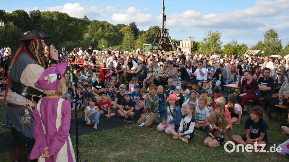 Kinderprogramm mit einem Piraten vor der Hauptbühne. Bild: jr