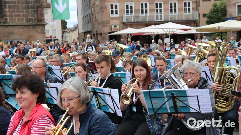 Auch eine Gruppe des Posaunenchors Neustadt am Kulm ist in Nürnberg vor Ort. Bild: rpp