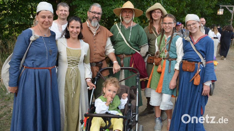 Familienausflug in mittelalterlichem Gewand. Bild: jr