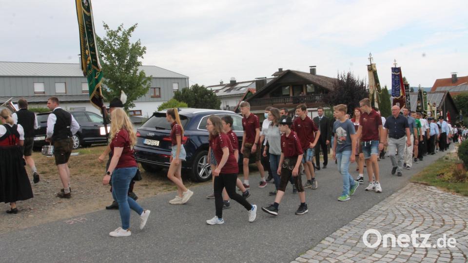 Beim Kirchenzug sind auch die Jungschützen stark vertreten. Bild: pi