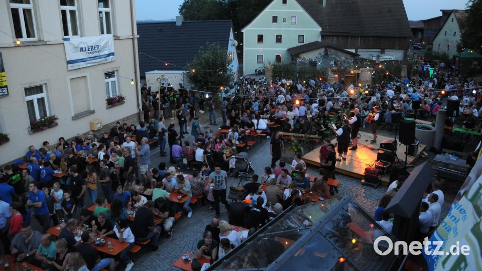 Das Sommernachtsfest in Burkhardsrieth ist bestens besucht. Bild: bey