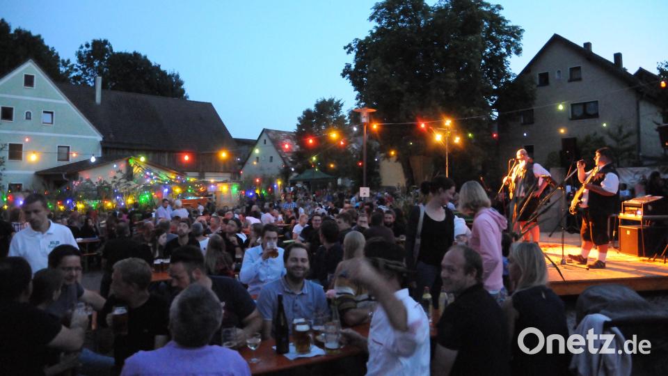 Das Sommernachtsfest in Burkhardsrieth ist bestens besucht. Bild: bey