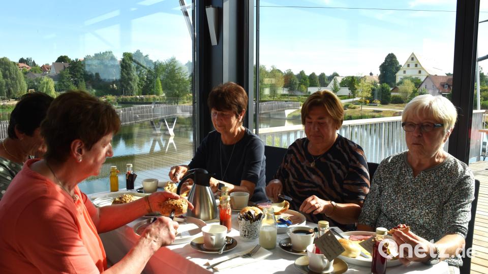 Bei derart exklusiven Sitzplätzen mit Seeblick gibt es nichts zu meckern. Bild: ubb