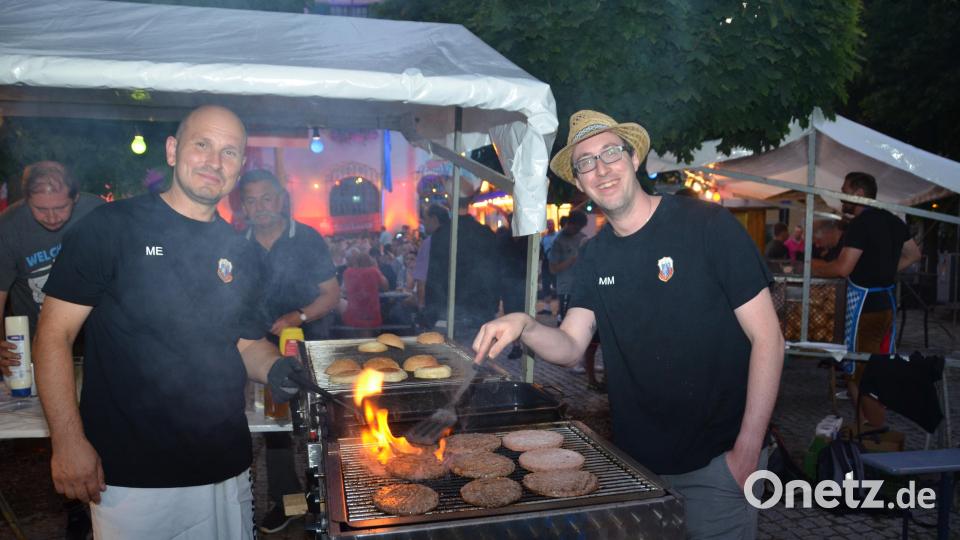 Markus Ermer (links) und Michael Mittelmeier (rechts) sind die Experten, wenn es um Burger geht. Bild: dob