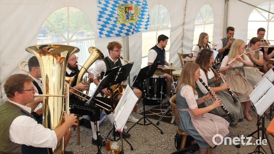 Die jungen Musiker vom &quot;Biergartenorchester&quot;gaben beim Kinifest in Lind eine eindrucksvolle Visitenkarte ihres Könnens ab. Bild: frd