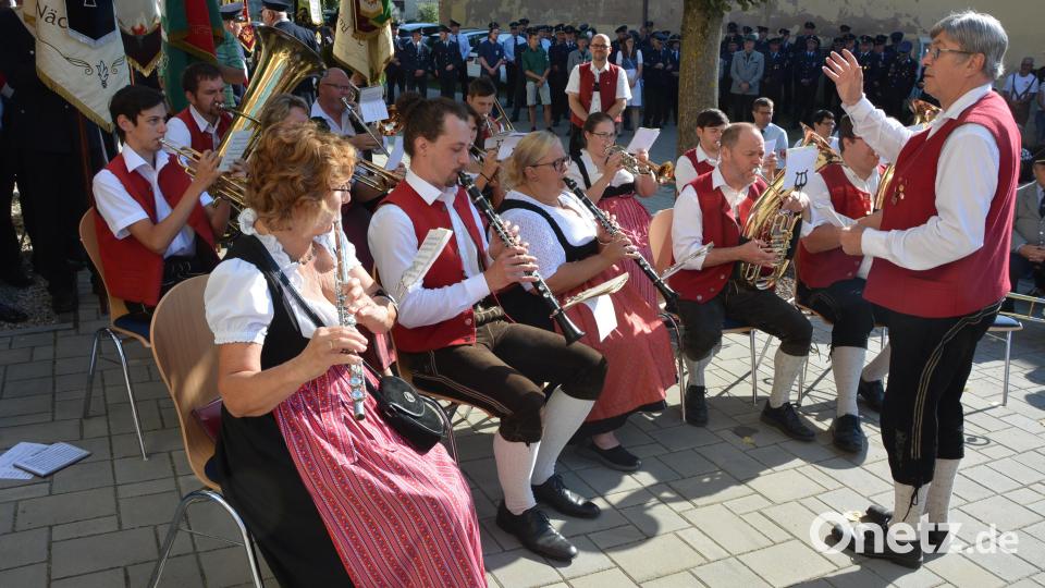 Der Musikverein Wiesau unter der Leitung von Josef Polata umrahmte den Festgottesdienst und den Kirchenzug. Bild: jr