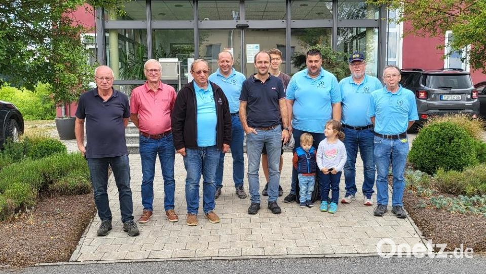Im Rahmen des Biwaks machte die Krieger- und Reservistenkameradschaft Plößberg eine Firmenbesichtigung im Erden- und Brennstoffwerk Ziegler in Stein. Bild: Wilhelm Schiener/exb