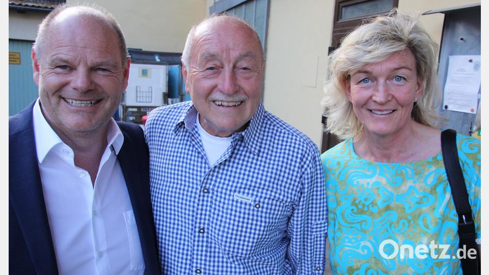 Nicht fehlen durften Jürgen Faltenbacher und seine Ehefrau Lisa. Faltenbacher ist Schatzmeister des BFV und Spielleiter der 3. Liga. Seit langem sind sie mit Albert Üblacker befreundet. Bild: kro