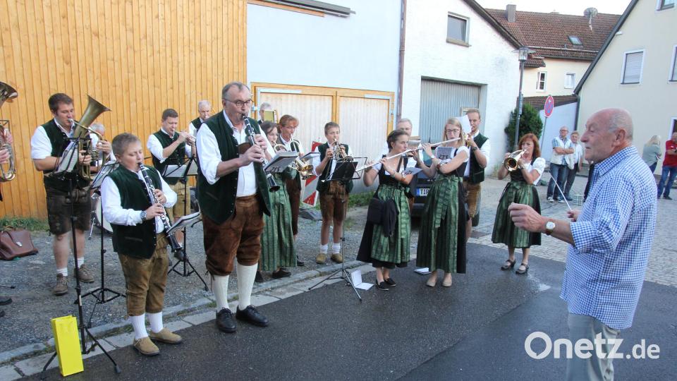 Albert Üblacker beim Dirigieren. Bild: kro