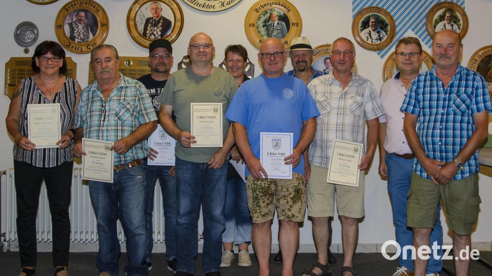 Mit Urkunden wurden langjährige Mitglieder der FSG Windischeschenbach ausgezeichnet. Bild: Bernhard Lang