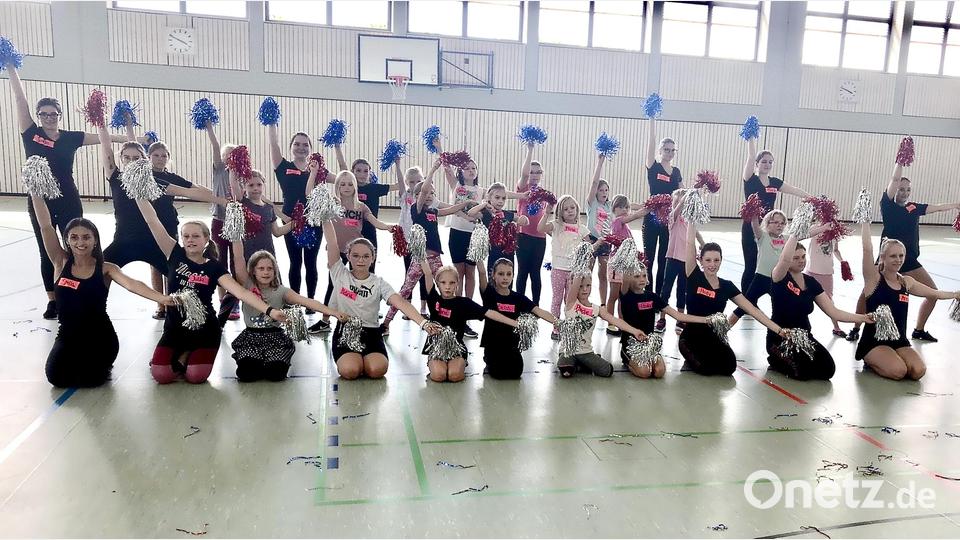 Einblicke in den Showtanz ermöglichte die TB-Jahn-Tanzgruppe „Temptation“ im Zuge des Ferienprogramms. Bild: wro