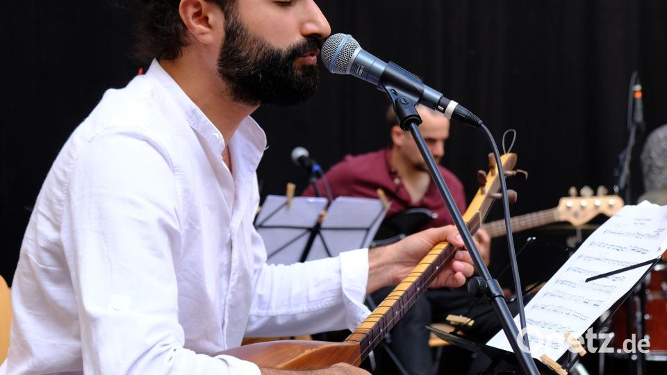 Um die Liebe geht es im Gesangsbeitrag von Kenan Tülek. Bild: do
