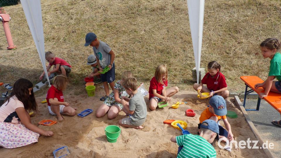 Der Sandkasten ist fest in Beschlag, denn er ist zugleich ein &quot;Goldmine&quot;. Bild: sl
