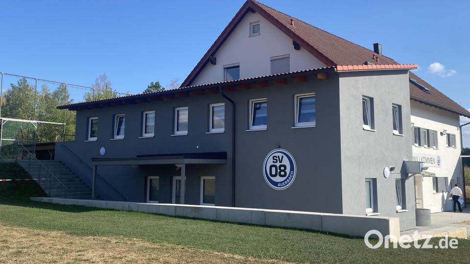 An der Nordseite des Sportheims schließt der neue Anbau mit Außenbereich an. Bild: sht