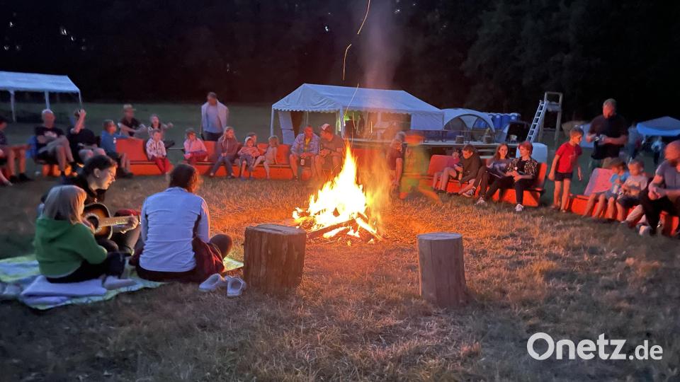 Jeden Abend gab es stimmungsvolle Musik rund um das traditionelle Lagerfeuer. Bild: ige