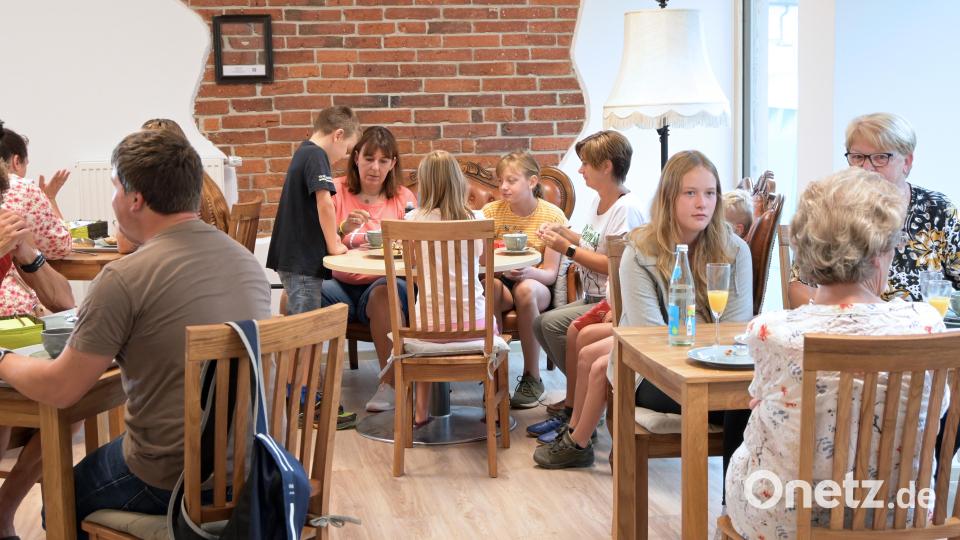 Das kleine Café bietet seinen Gästen mit Kuchen und verschiedenen Heißgetränken einen neuen Treffpunkt in Krummennaab. Bild: vsr