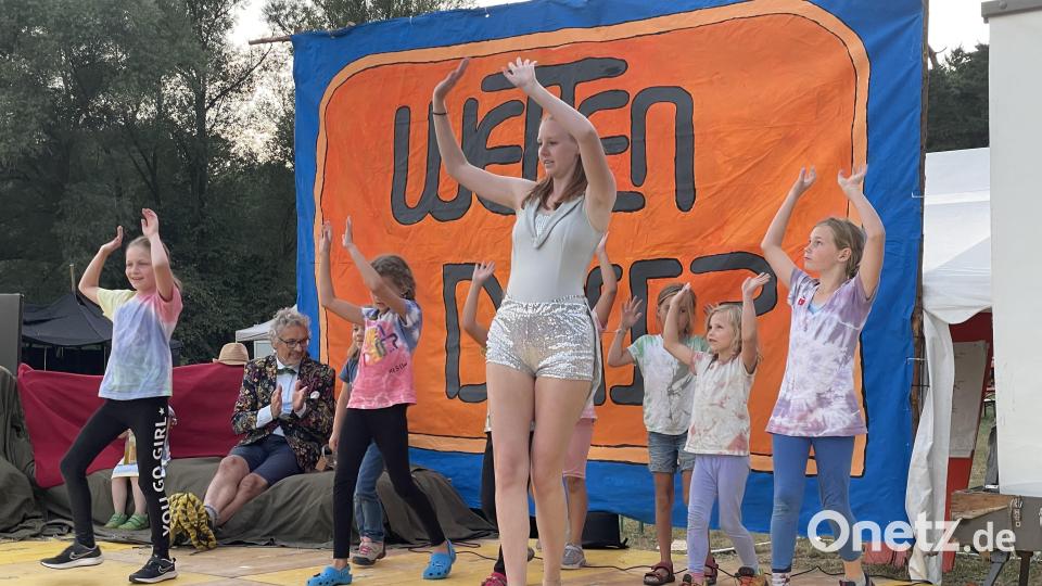 Das ZDF-Fernsehballett eröffnete den Show-Abend. Bild: ige