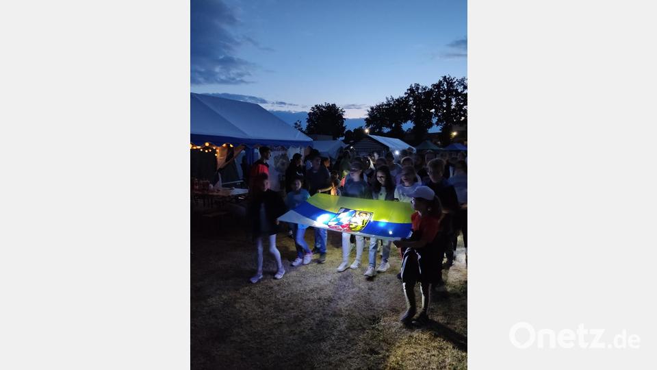 Fotos vom Beginn des Zeltlagers, als die Fahne der Oberpfalz samt Bayernhymne gehisst wurde... Bild: André Heindl/exb