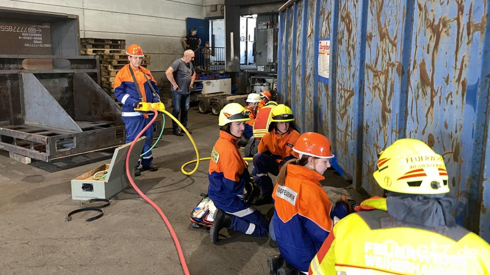 Befreiung einer eingeklemmten Person mit Hebekissen Bild: bk