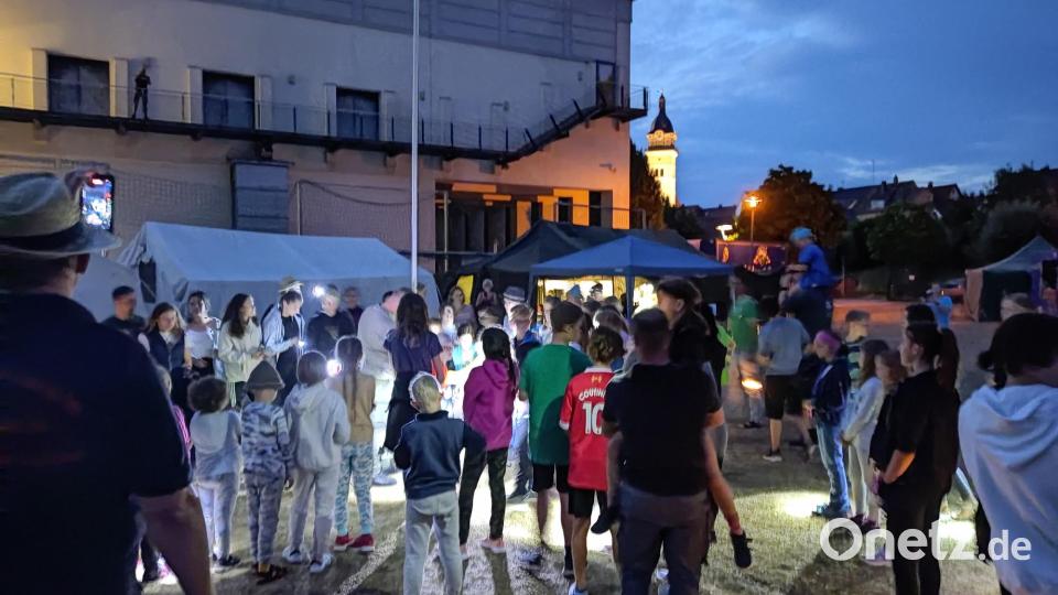 Fotos vom Beginn des Zeltlagers, als die Fahne der Oberpfalz samt Bayernhymne gehisst wurde... Bild: André Heindl/exb