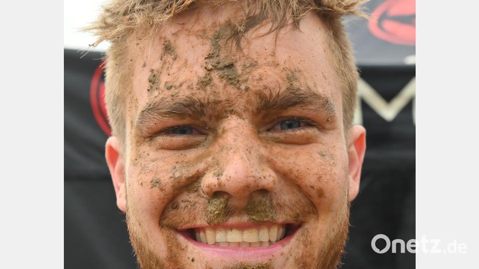 So sehen Sieger aus. Tom Mühbacher (TRM-Racing) ist nach drei Stunden im Sattel zwar nicht ganz sauber, aber überglücklich. Bild: gf
