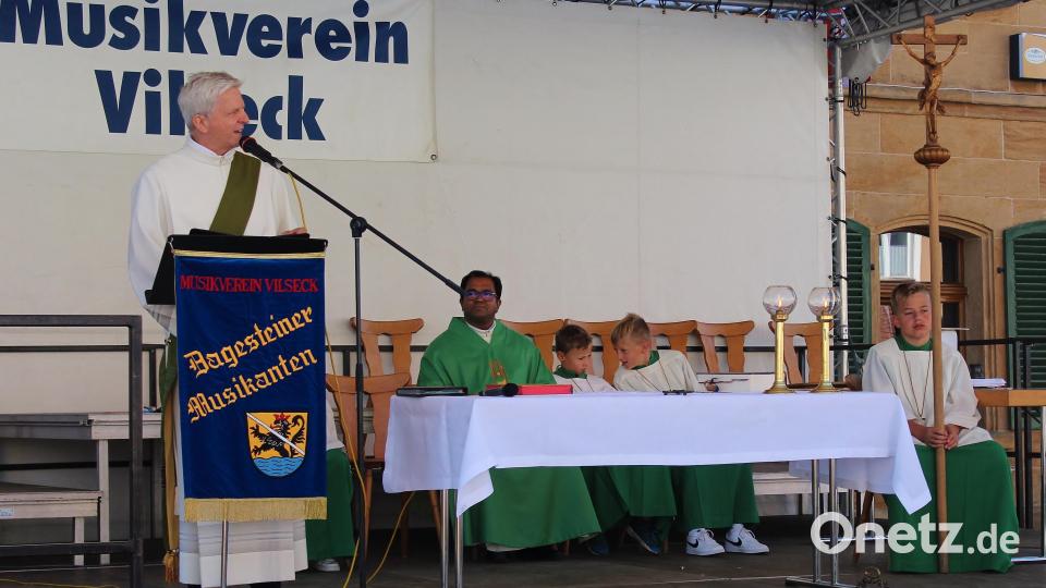 Als Diakon kam Martin Kaiser in seine Heimatstadt zurück und gestaltete den Gottesdienst zusammen mit Pater Robin. Bild: Stefanie Gradl