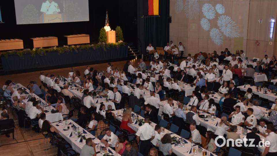 120 Beamte und Beamtinnen erhielten im Gustl- Lang-Saal ihre Ernennungsurkunden. Bild: hcz