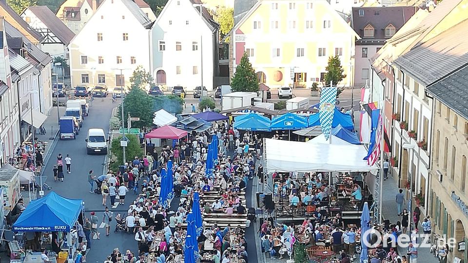 Bei bestem Sommerwetter genossen die Besucher die Atmosphäre des Vilsecker Brunnenfestes. Bild: Stefanie Gradl