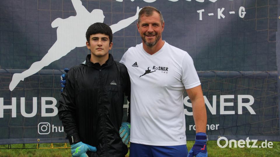 Organisator Huberth Rosner zeigte sich vom 14-jährigen Artem Dzhevaha beeindruckt – nicht nur von seinem Talent, ebenso vom bescheidenen und zurückhaltende Auftreten des jungen Ukrainers. Bild: kro