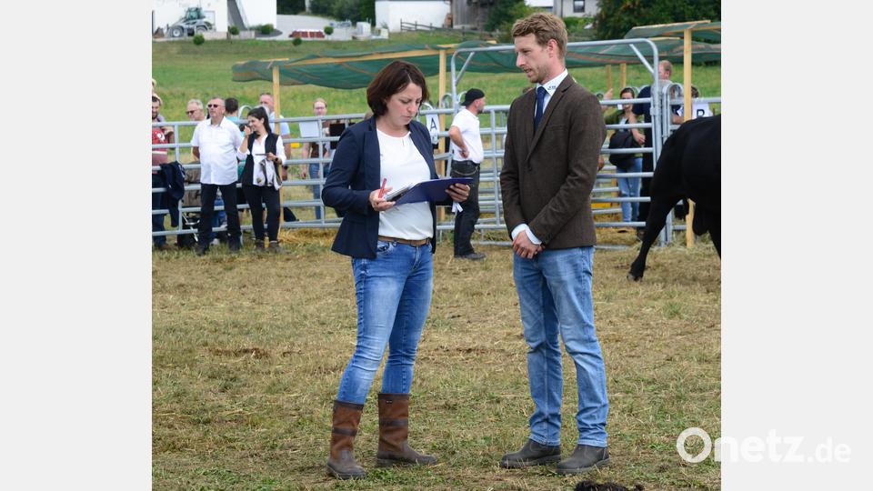 Anne Menrath, Fleischrinder Herdbuch Bonn und Paul Bierstedt, Rinderproduktion Berlin-Brandenburg, Fleischrinderzucht &amp; - Vermarktung sind die Preisrichter. Bild: bey