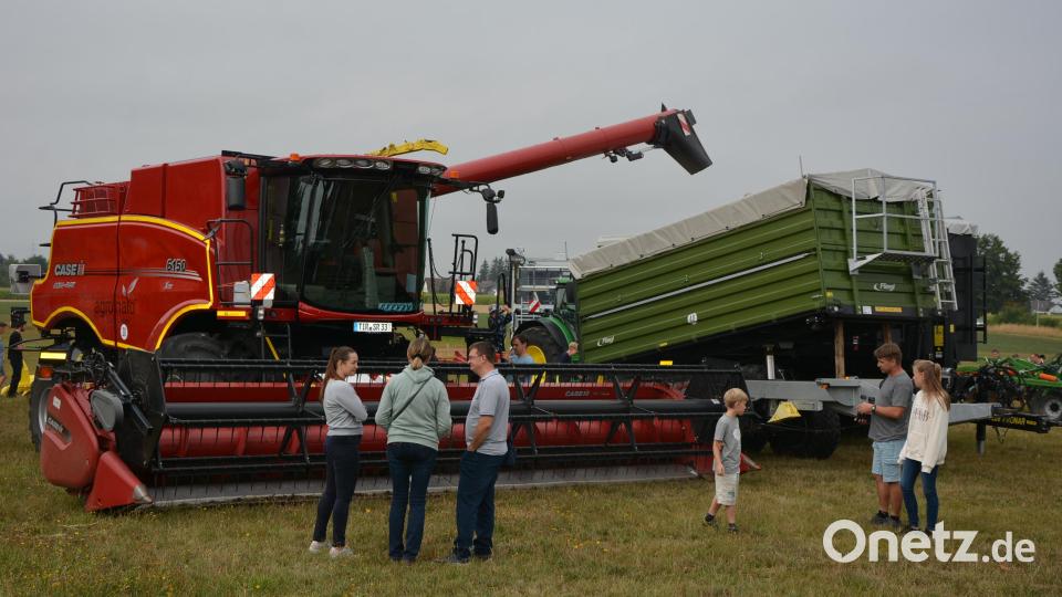 Viele Besucher kamen zum Tag der offenen Tür bei Schaumberger Agrar. Bild: jr