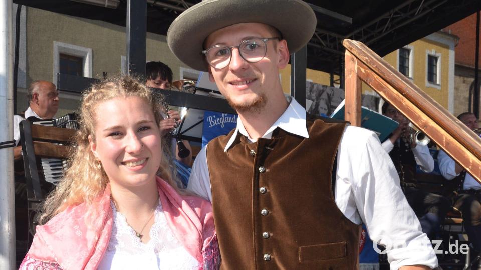Lea Aulinger und Felix Niebler sind das Oberkirwapaar 2022 der Sulzbacher Woizkirwa. Bild: mag