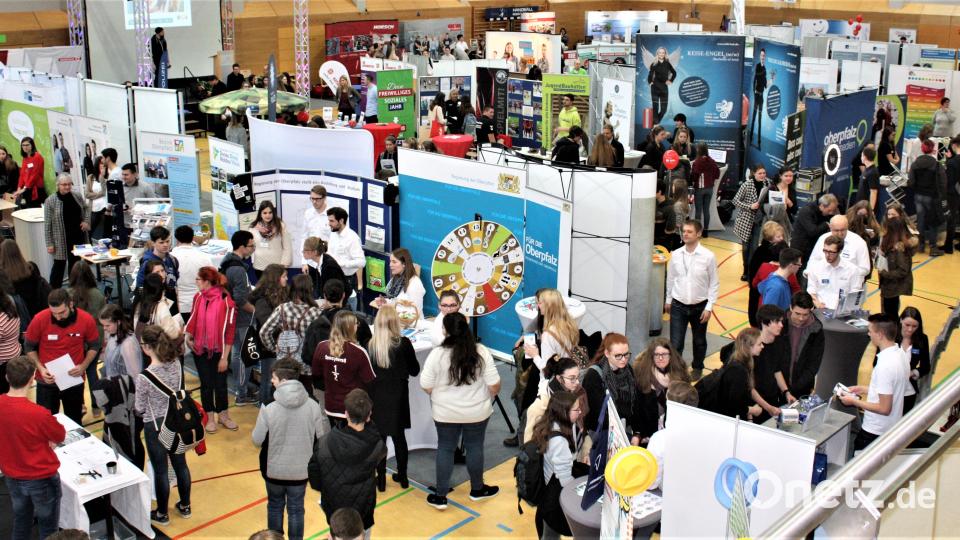 Bei der letzten Abiturmesse Academicus live 2019 informierten am Ortenburg-Gymnasium über 80 Aussteller über Studien- und Berufsmöglichkeiten. Archivbild: lg