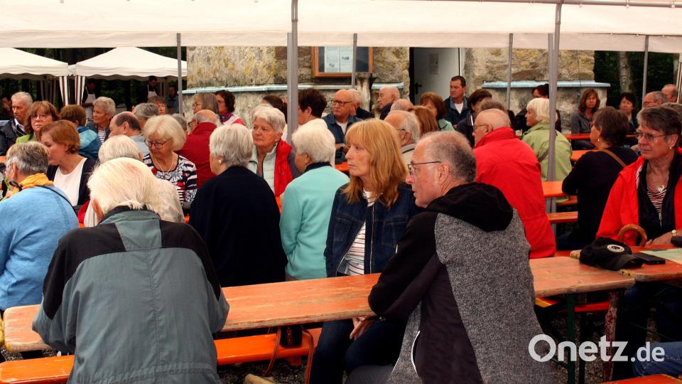 Zahlreiche Besucher feierten die Jubiläumsmesse auf dem Fischerberg mit. Bild: R. Kreuzer