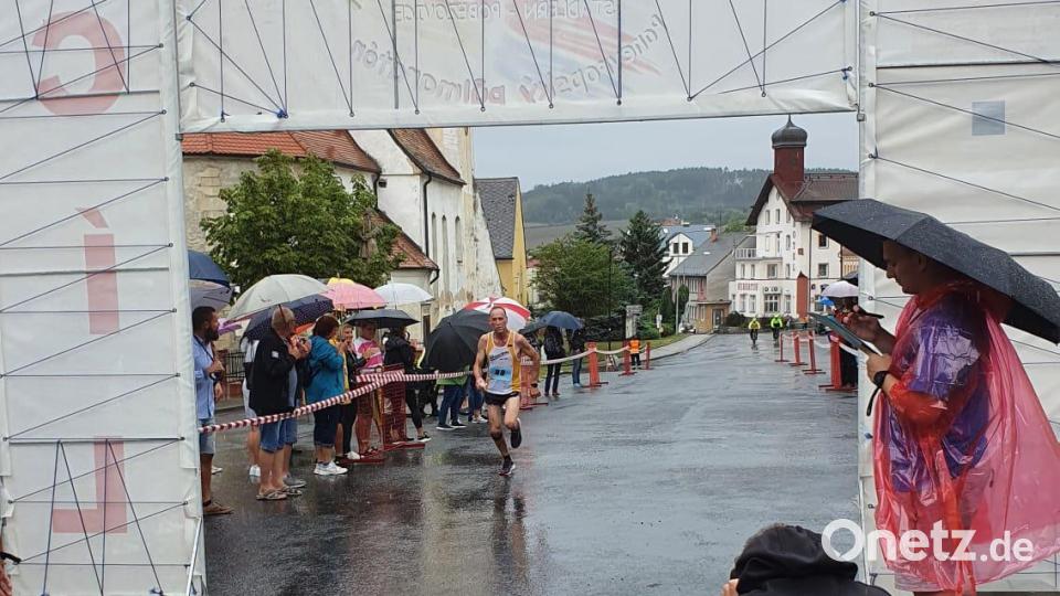 Ein paar Meter vor dem Ziel in der tschechischen Partnerstadt Bild: eib