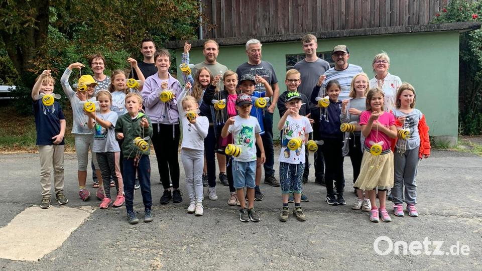 Das Ferienprogramm der Fuchsmühler Imker lockte nach Güttern. Bild: Imkerverein Fuchsmühl/exb
